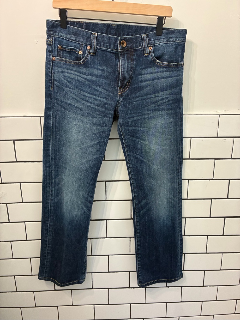Uniqlo Men's Straight Fit Denim Jeans - Mid Blue Wash